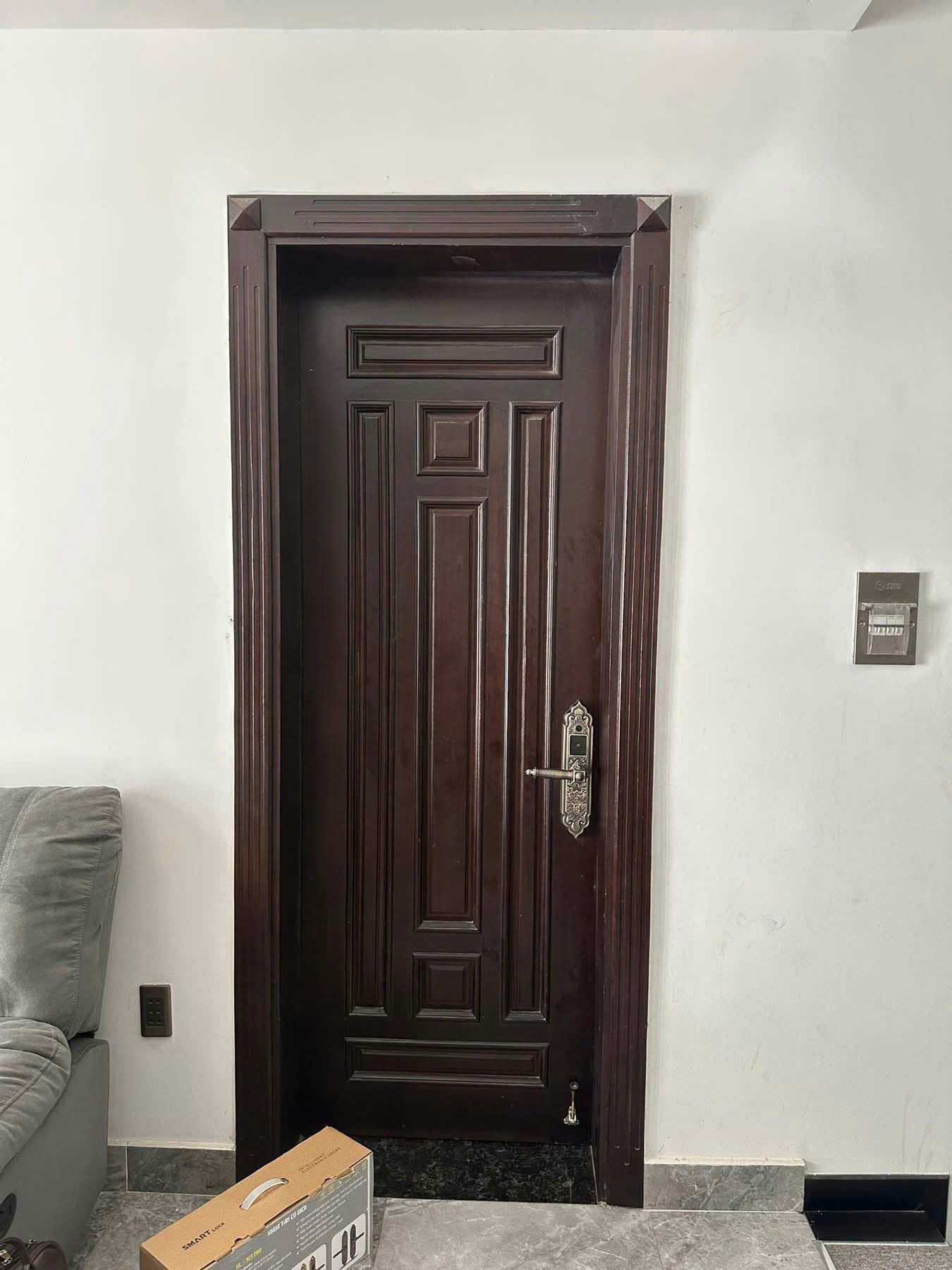 Kassler KL-919 PRO GREEN lên cửa gỗ
